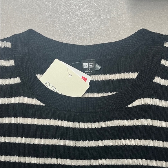 Uniqlo Ribbed Merino Wool Sweater - Picture 2 of 9